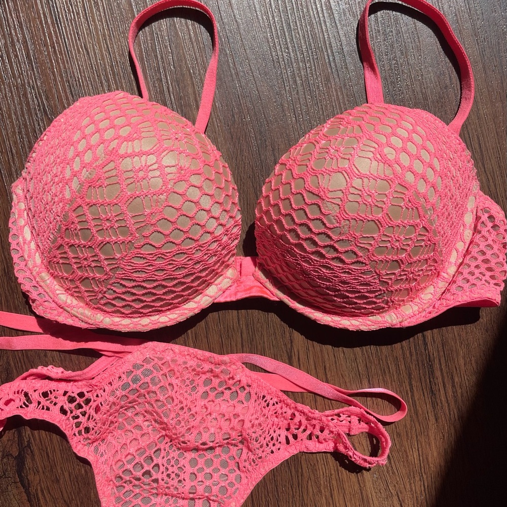 Victoria's Secret “Bombshell” Collection Bra and Thong Set - Picture 8 of 8